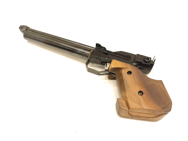 pistolet-pneumatyczny-feinwerkbau-bok-drewno